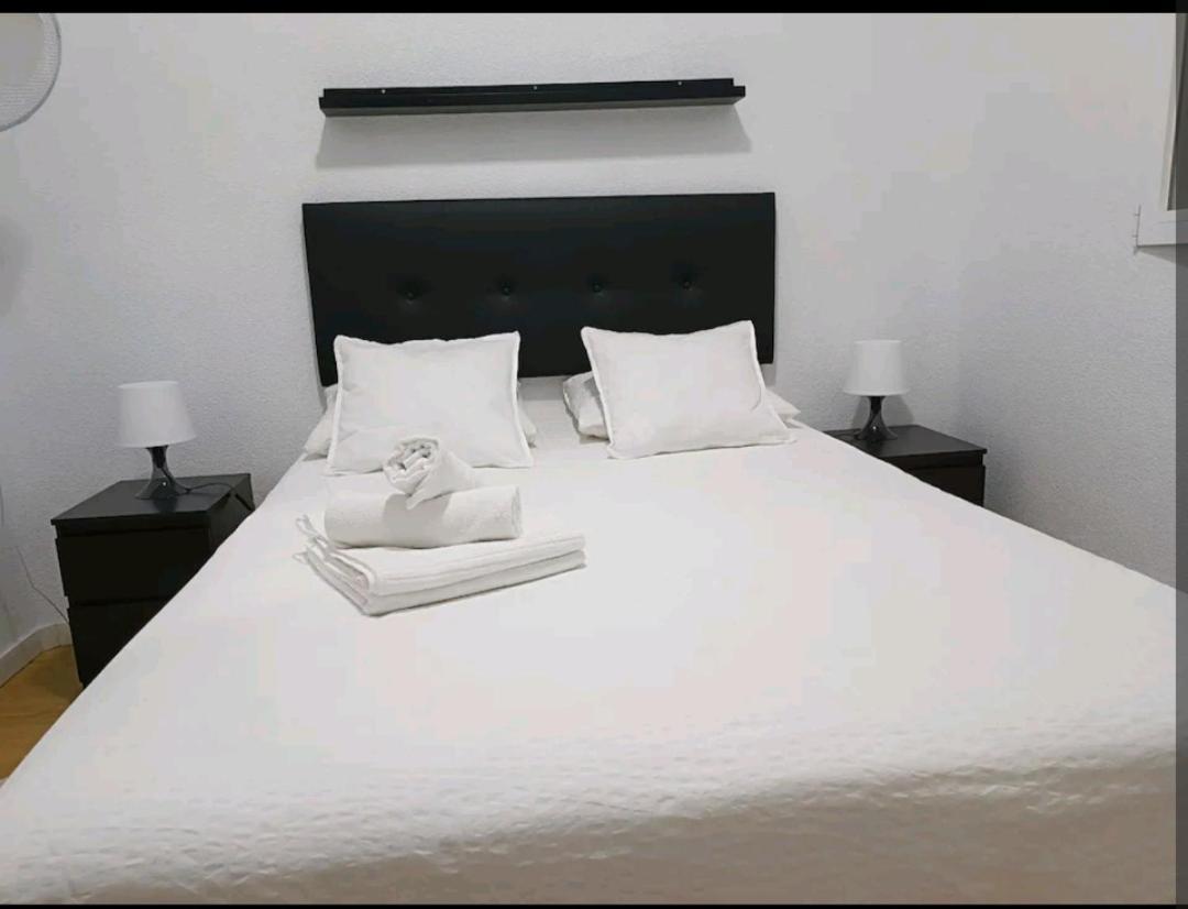 Comoda Habitacion Madrid Exterior foto